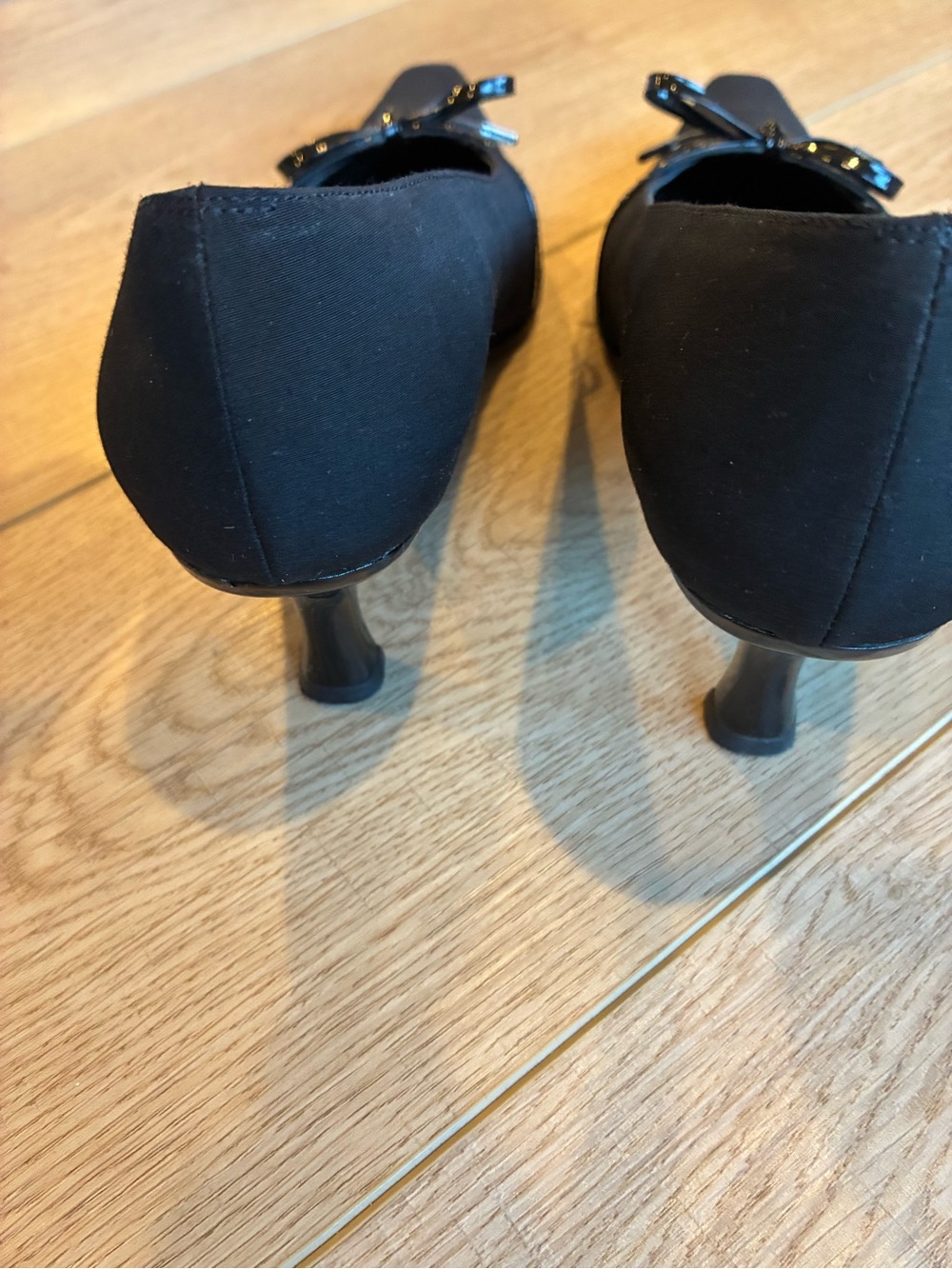 Vaneli Black Pointed Toe Pumps with Bow Accent witchy vintage look size 7 EUC - Picture 6 of 8